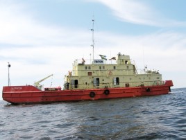 В море